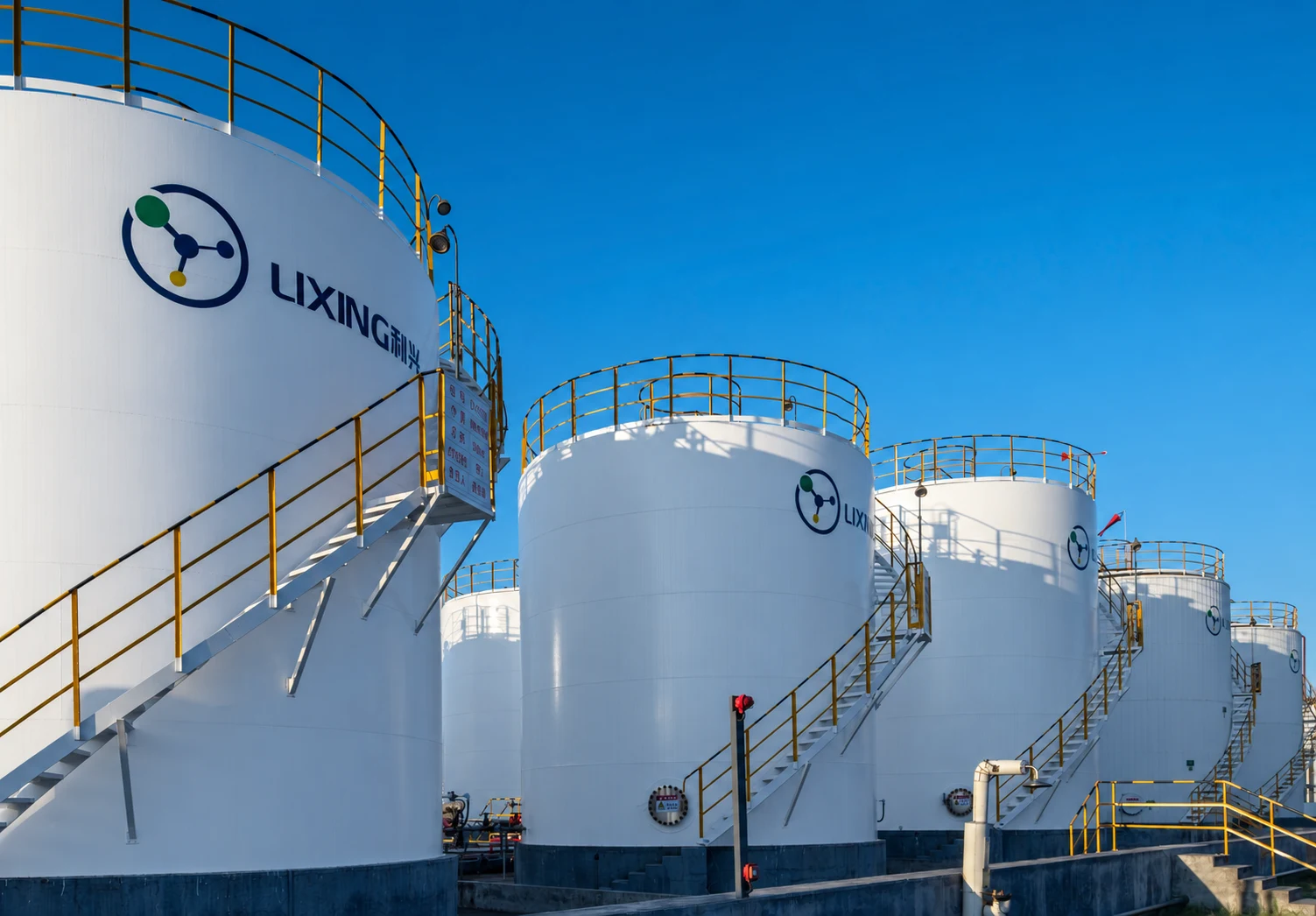 Lixing tank storage area